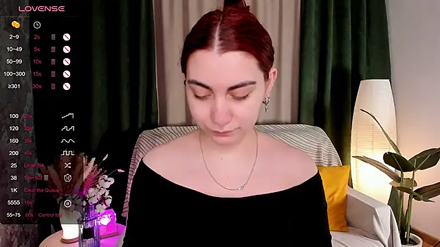 Snapshot of hannacheekss_ chatting on April 21, 2026, 2:03 am hannacheekss online show from April 21, 2026, 2:03 am