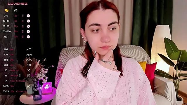 Snapshot of hannacheekss_ chatting on May 1, 2026, 2:05 am hannacheekss online show from May 1, 2026, 2:05 am