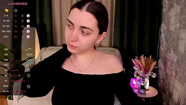 hannacheekss  online show from April 11, 2026, 7:45 am