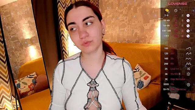 Snapshot of hannacheekss_ chatting on June 26, 2026, 2:06 am hannacheekss online show from June 26, 2026, 2:06 am