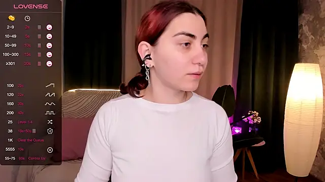 hannacheekss  online show from September 23, 2025, 2:18 am