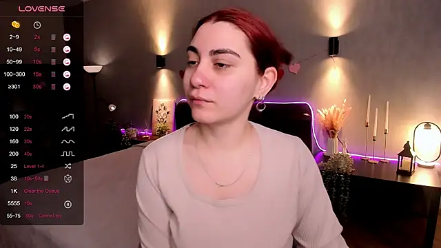 hannacheekss  online show from April 15, 2026, 2:06 am