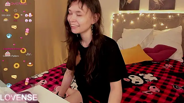 Emily Strikeee online show from March 6, 2026, 4:18 am