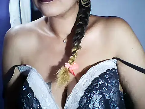 layanah12 online show from October 7, 2025, 2:40 pm