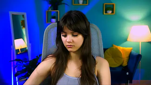 EvaThopson online show from April 9, 2026, 8:53 am