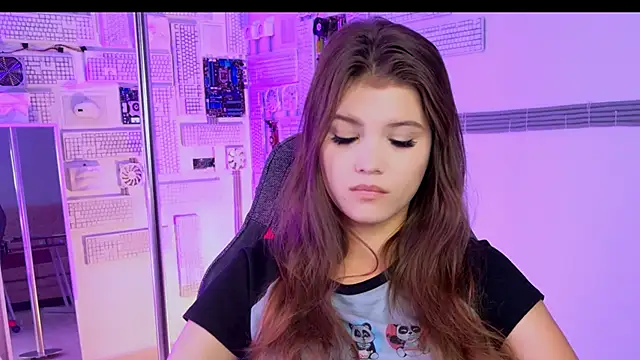 EvaThopson online show from September 19, 2025, 6:17 am