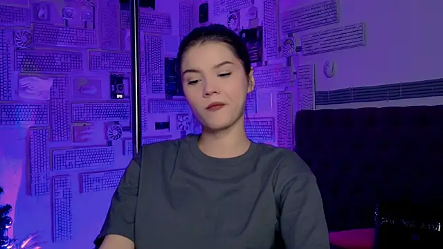 EvaThopson online show from February 1, 2025, 12:04 pm