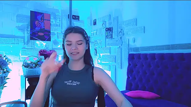 EvaThopson online show from February 28, 2025, 6:52 pm