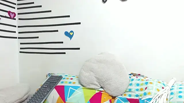 Emawalker  online show from September 26, 2025, 8:27 pm