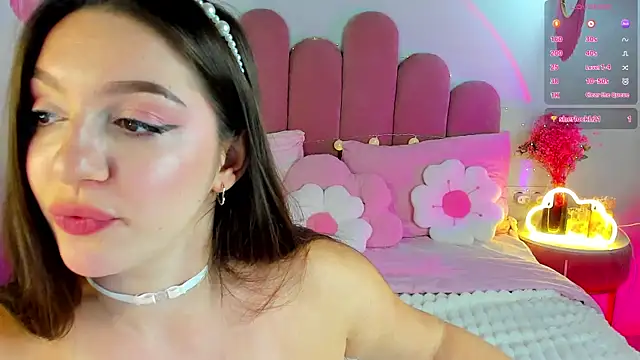 Snapshot of GiaCale chatting on September 12, 2025, 12:27 pm GiaCale online show from September 12, 2025, 12:27 pm