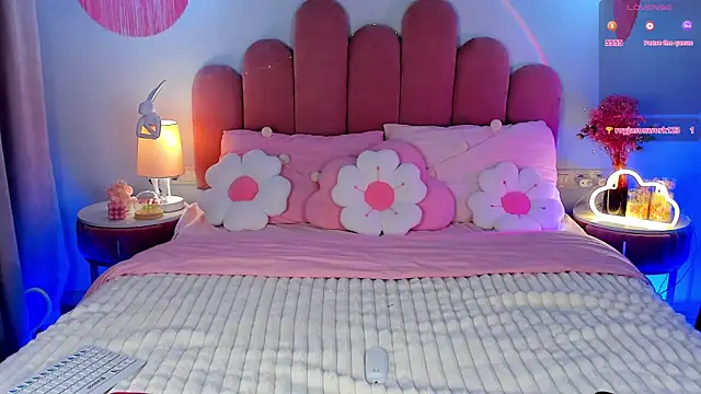 Snapshot of GiaCale chatting on September 14, 2025, 12:27 pm GiaCale online show from September 14, 2025, 12:27 pm