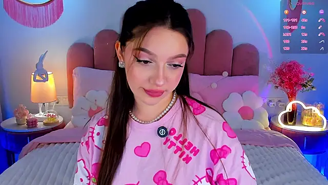 Snapshot of GiaCale chatting on September 19, 2025, 12:20 pm GiaCale online show from September 19, 2025, 12:20 pm