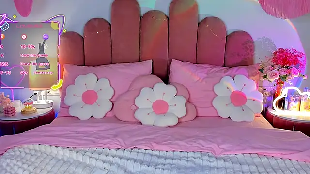 Snapshot of GiaCale chatting on November 18, 2025, 2:53 pm GiaCale online show from November 18, 2025, 2:53 pm