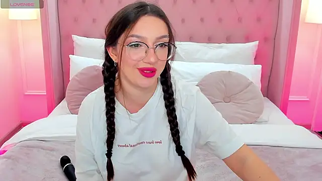 Snapshot of GiaCale chatting on March 1, 2025, 8:32 pm GiaCale online show from March 1, 2025, 8:32 pm