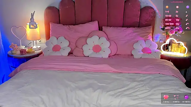 Snapshot of GiaCale chatting on November 28, 2025, 1:33 pm GiaCale online show from November 28, 2025, 1:33 pm