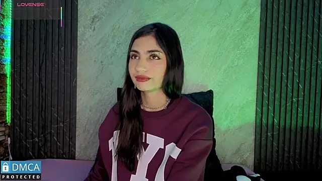 SolBeaumont1 online show from September 17, 2025, 7:05 pm