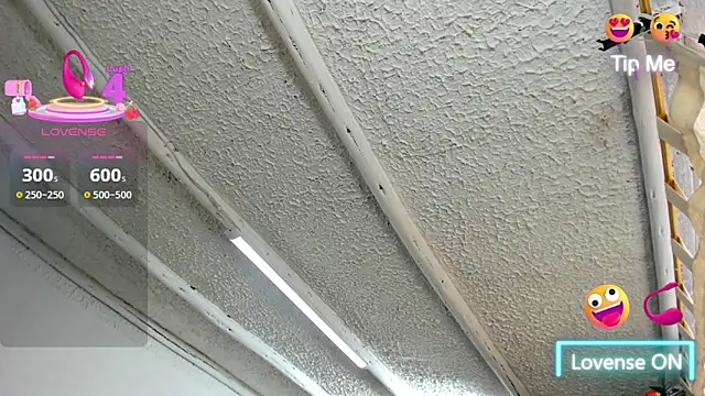 Selenakyle92  online show from October 8, 2025, 4:40 pm