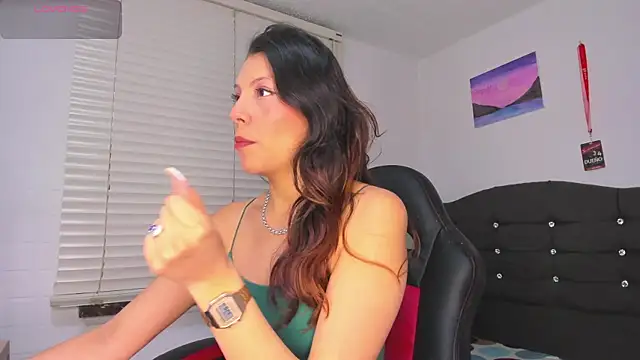 Selenakyle92  online show from September 11, 2025, 8:20 pm