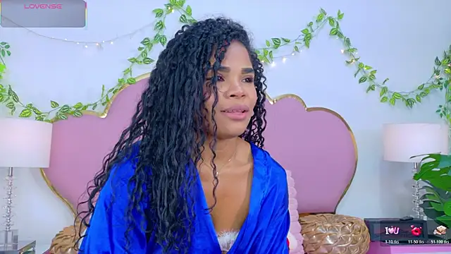 NahiaraReina online show from November 24, 2025, 1:44 pm