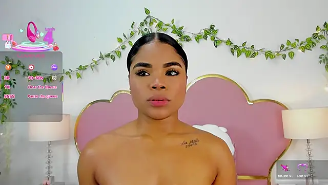 NahiaraReina online show from September 11, 2025, 1:22 pm