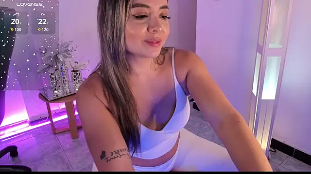 Snapshot of Emma_JJones chatting on February 20, 2025, 12:57 pm Emma JJones online show from February 20, 2025, 12:57 pm