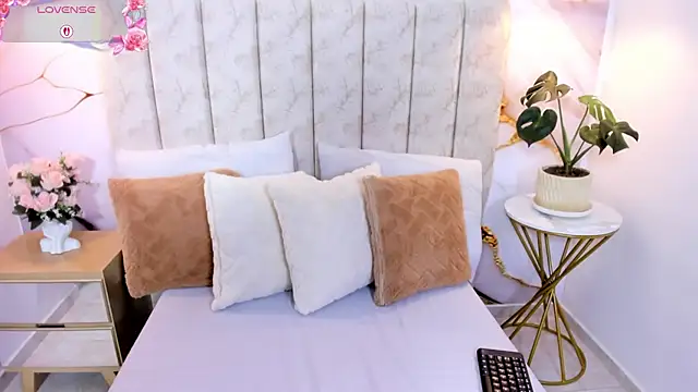 LauraSmith-01 online show from March 16, 2026, 8:44 pm