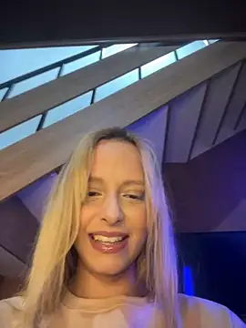 Bellahcha online show from April 21, 2026, 1:42 am