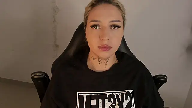 AnnikaMerliahh  online show from February 24, 2026, 12:39 pm