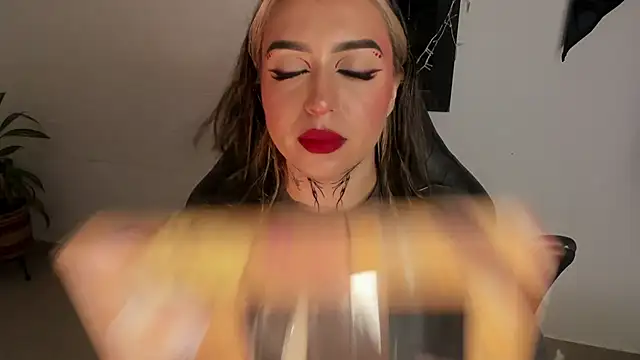 AnnikaMerliahh  online show from January 18, 2026, 1:58 pm