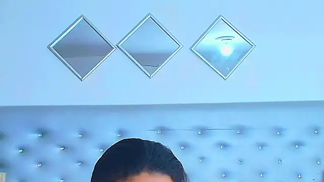 EileenBenzon online show from October 22, 2025, 2:27 pm