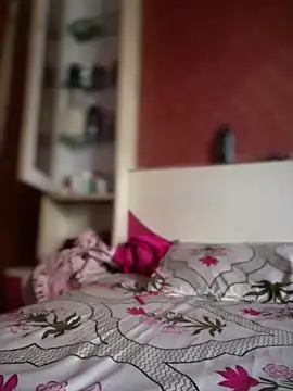 Snapshot of ved240 chatting on September 24, 2025, 6:20 am ved240 online show from September 24, 2025, 6:20 am