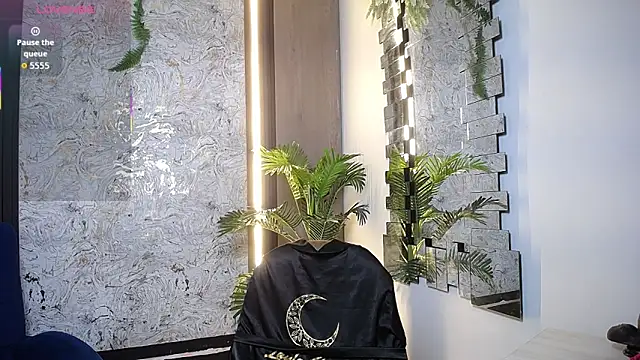 Layla crazybaby  online show from September 9, 2025, 12:47 pm