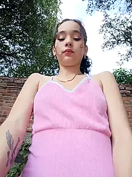 Snapshot of sweet_outdoor_charm chatting on February 13, 2026, 7:58 pm sweet outdoor charm online show from February 13, 2026, 7:58 pm