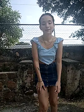 Snapshot of sweet_outdoor_charm chatting on December 18, 2025, 2:10 pm sweet outdoor charm online show from December 18, 2025, 2:10 pm