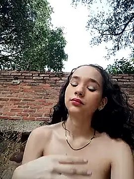 sweet outdoor charm online show from March 27, 2026, 7:37 pm