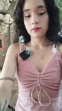 sweet outdoor charm online show from April 9, 2026, 3:18 pm