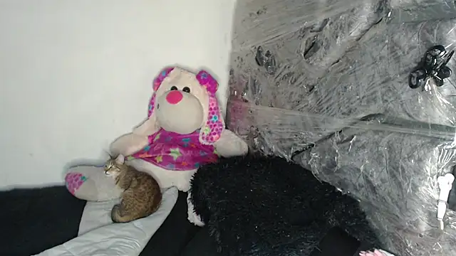 skinny sweet2411 online show from January 16, 2026, 5:00 am