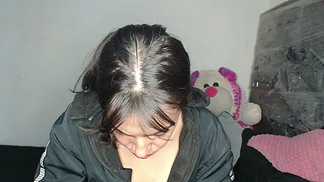 skinny sweet2411 online show from March 5, 2026, 12:57 pm