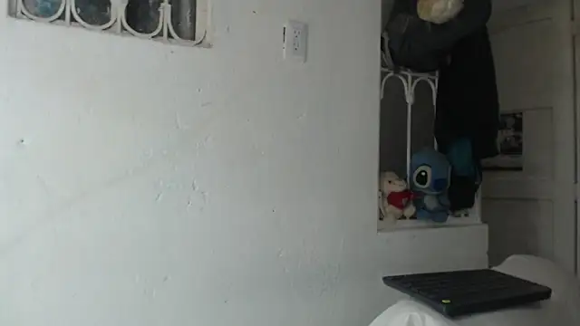 skinny sweet2411 online show from September 14, 2025, 12:00 am