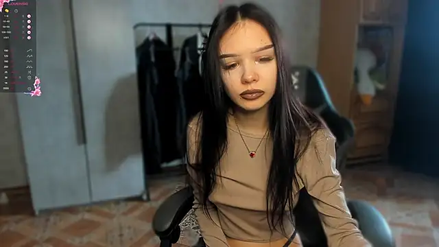 SweetyDeviliya online show from March 18, 2026, 6:38 am