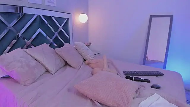 ibella7 online show from March 10, 2025, 1:12 am