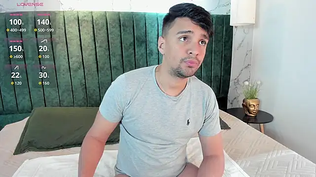 Snapshot of Edward_max chatting on October 21, 2025, 3:39 am Edward max online show from October 21, 2025, 3:39 am