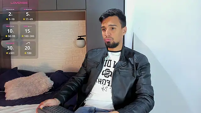 Snapshot of Edward_max chatting on March 23, 2025, 3:43 am Edward max online show from March 23, 2025, 3:43 am