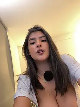 kim zaratte online show from August 5, 2026, 3:22 am