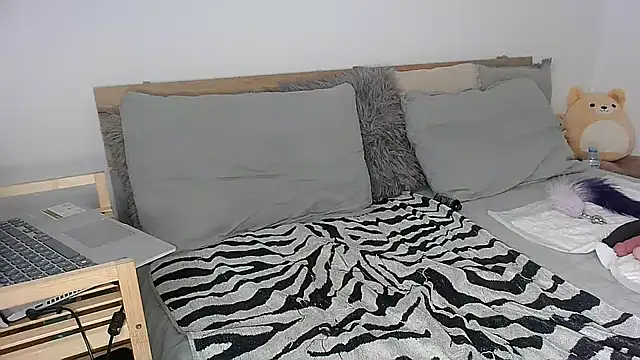 cat woman BD online show from November 3, 2025, 5:49 pm