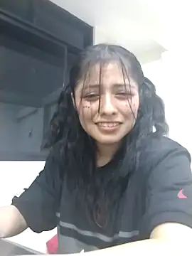 Snapshot of Elsa_sweet chatting on March 6, 2025, 3:13 am Elsa sweet online show from March 6, 2025, 3:13 am