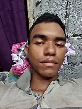 Reynold2608 online show from November 17, 2025, 5:39 pm