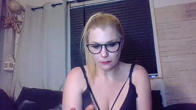 DevilsAngel13 online show from November 28, 2025, 6:02 am