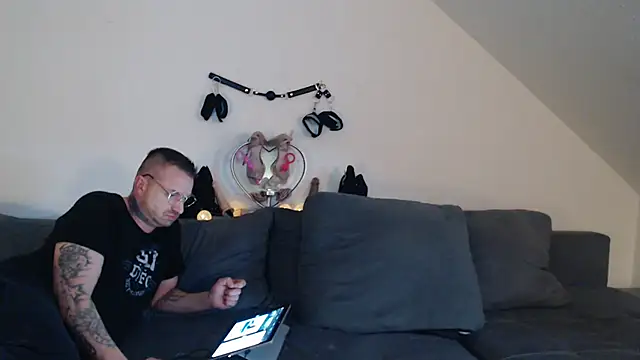 DevilsAngel13 online show from February 23, 2025, 5:39 pm