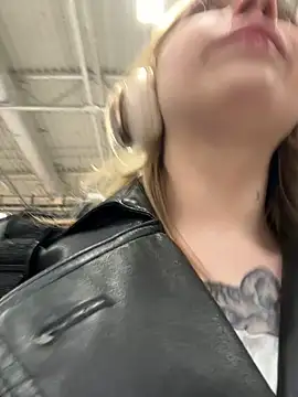 Sunny   Bunny online show from March 9, 2025, 5:17 pm